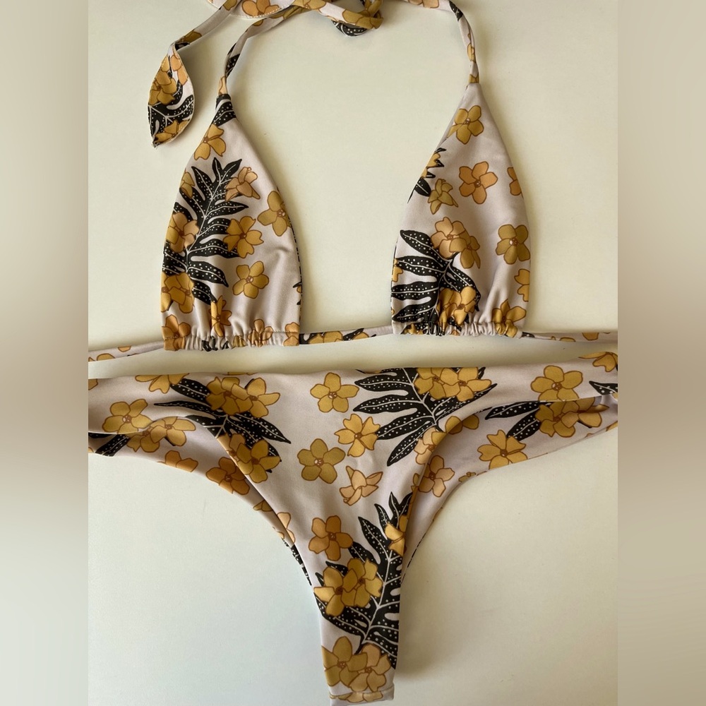 Benoa Swim Puakenikeni